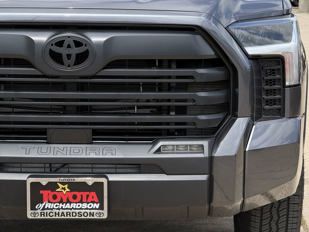 Used 2025 Toyota Tundra SR5 w/ SR5 Premium Package AWD/4WD image 9