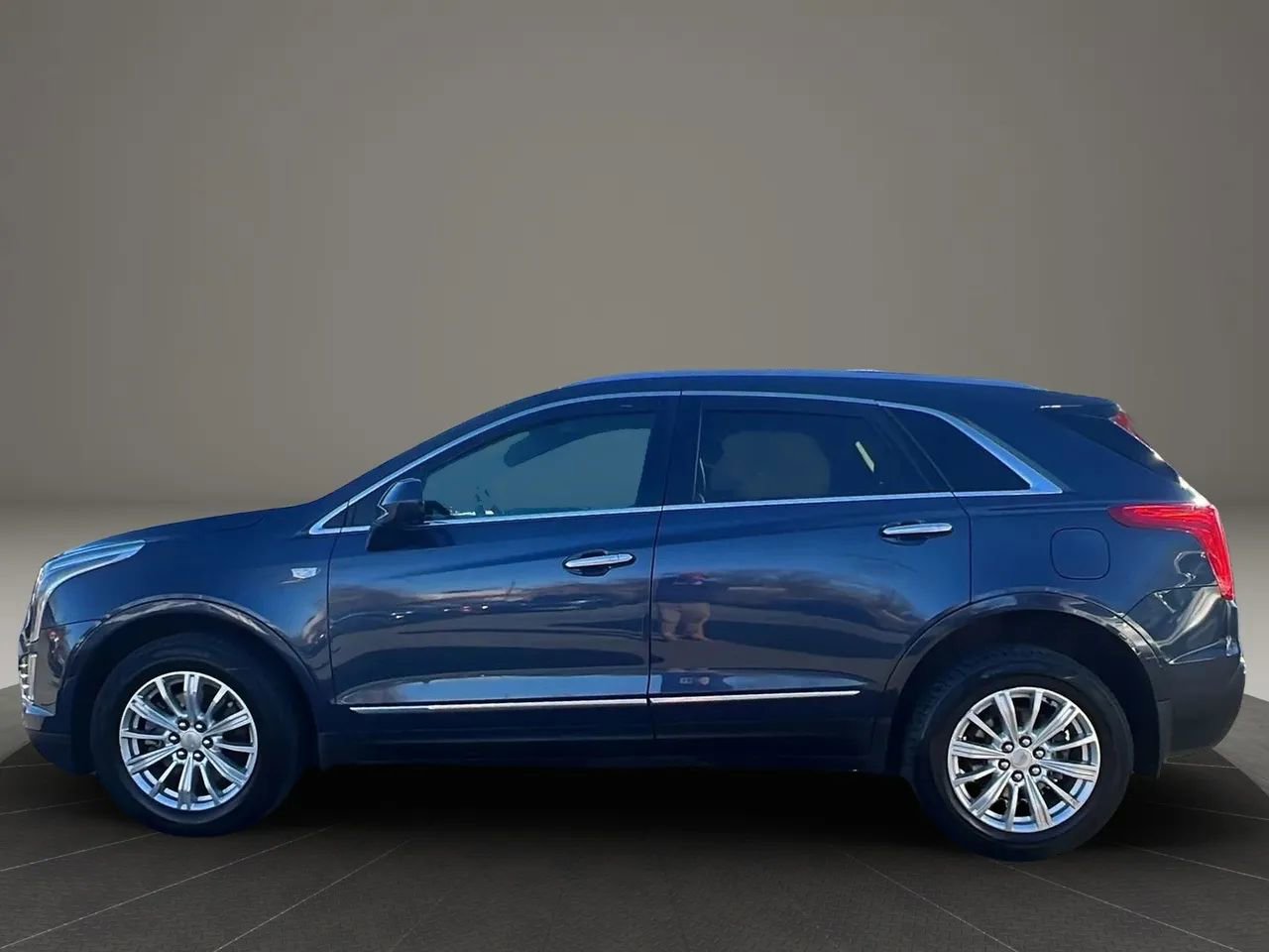 Used 2019 Cadillac XT5 FWD image 8