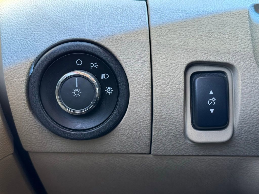 Used 2015 Ford Taurus Limited FWD image 30