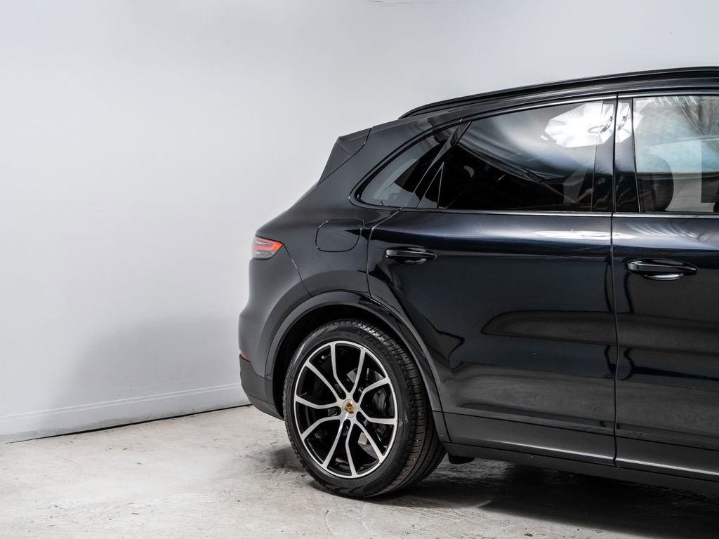 Used 2022 Porsche Cayenne S AWD/4WD image 11