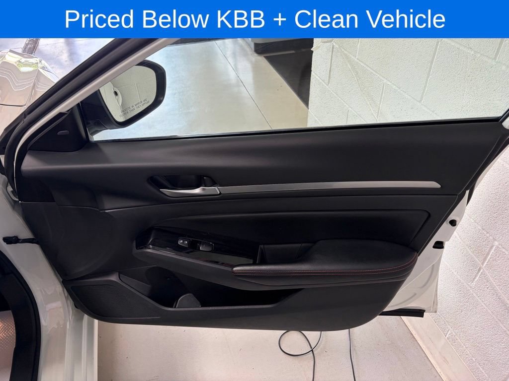 Used 2024 Nissan Altima 2.5 SR FWD image 18