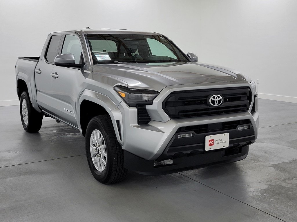 Certified 2024 Toyota Tacoma SR5 AWD/4WD image 2