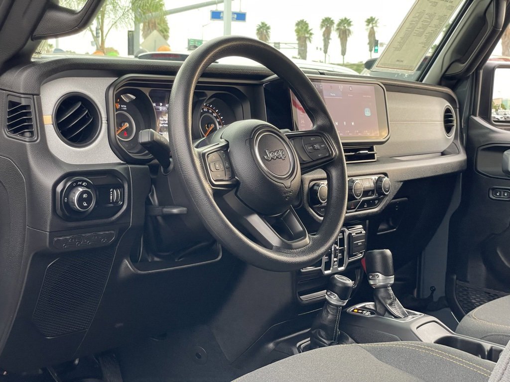 Certified 2025 Jeep Gladiator Sport image 16