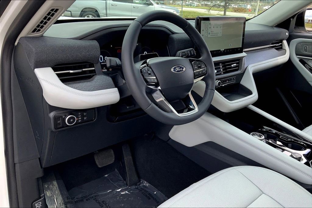 Used 2026 Ford Explorer Platinum w/ LUX Leather Package AWD/4WD image 14