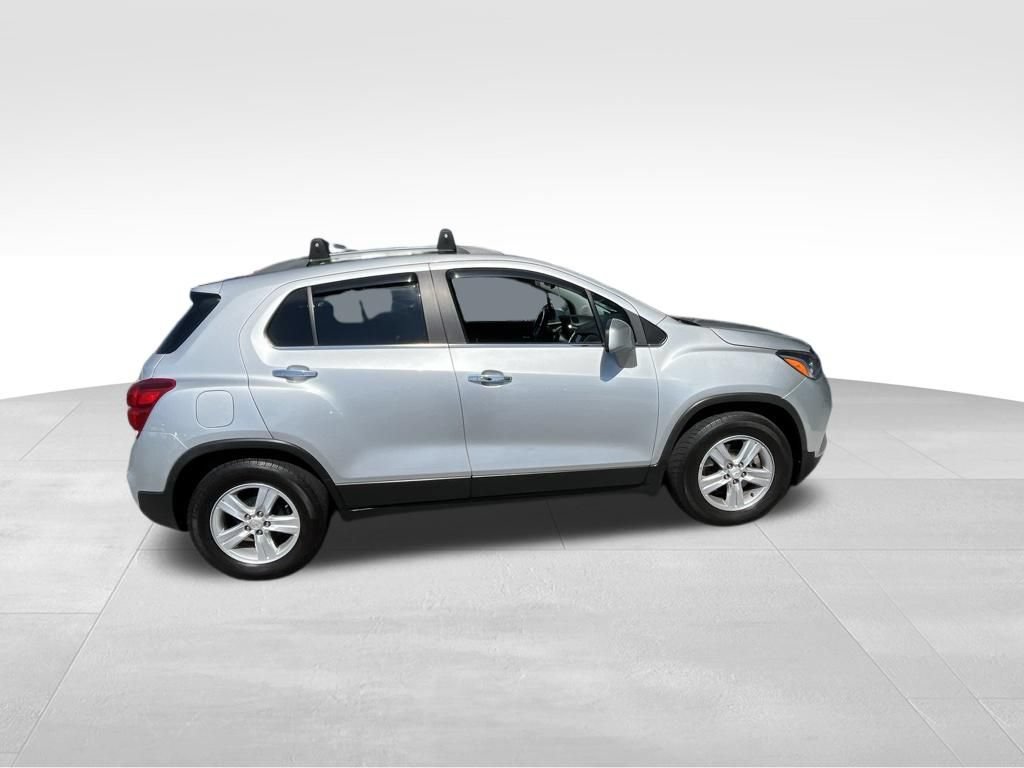 Used 2020 Chevrolet Trax LT w/ LT Convenience Package FWD image 19