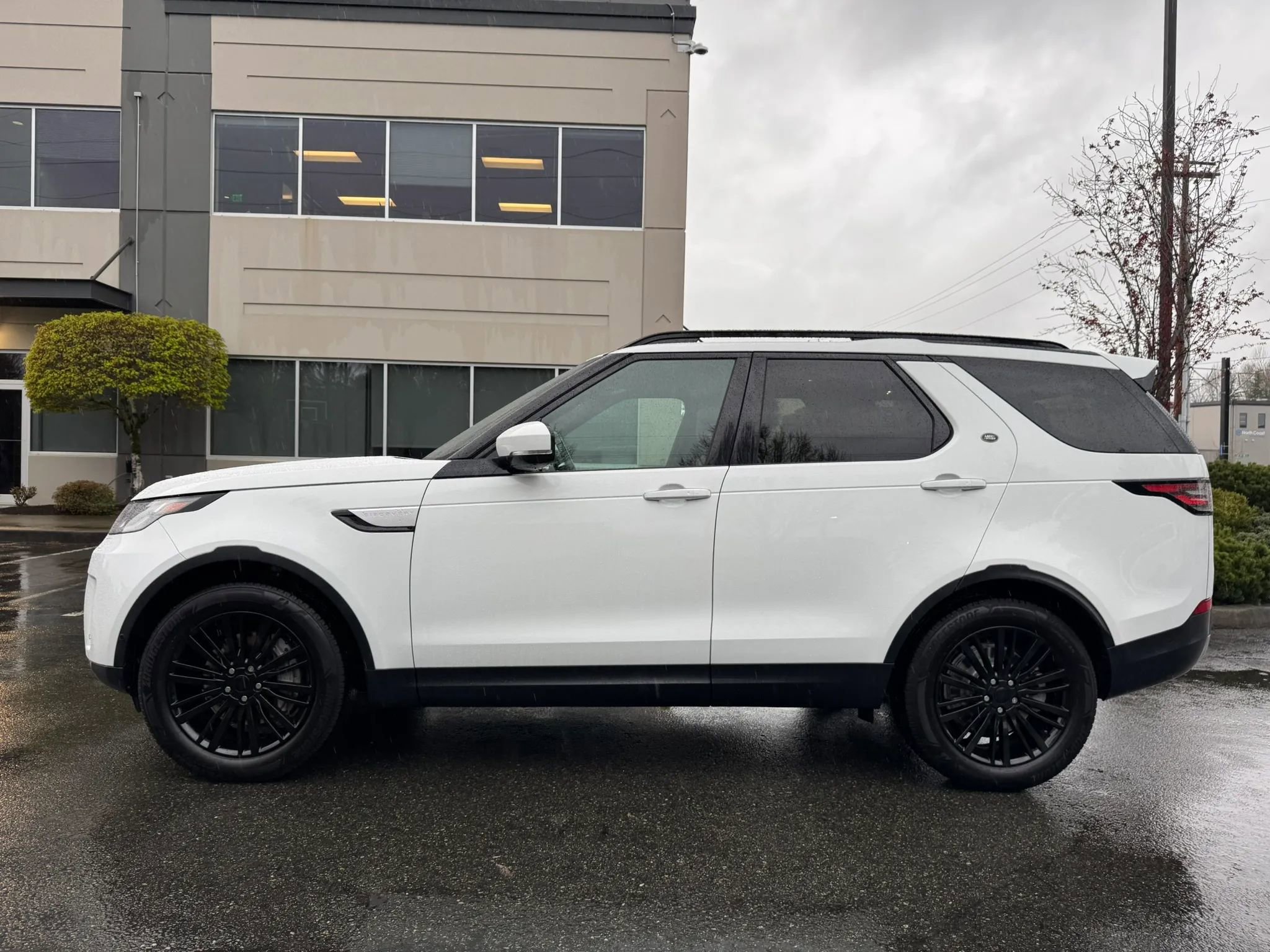 Used 2019 Land Rover Discovery HSE Luxury AWD/4WD image 6