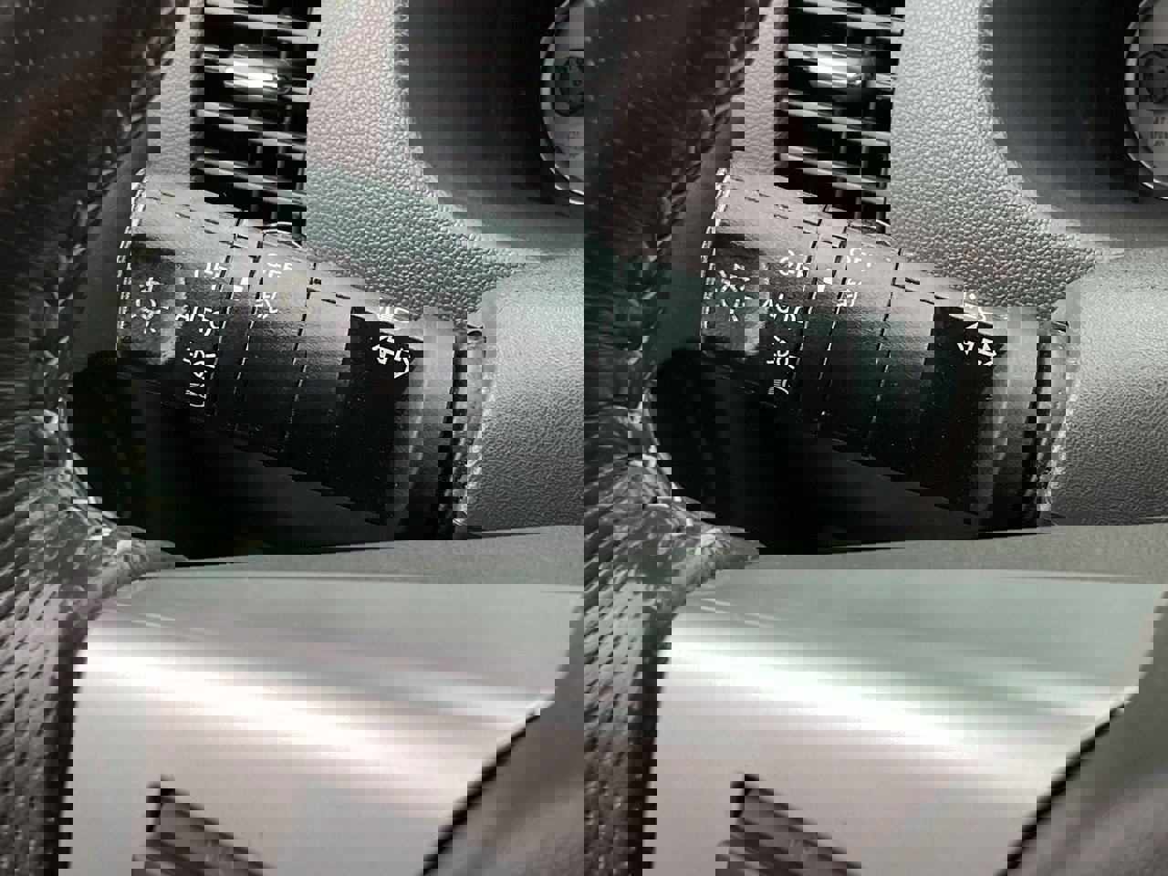 Used 2016 Nissan Frontier PRO-4X w/ Pro-4x Luxury Package image 27