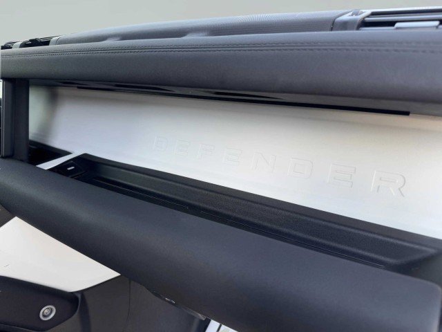 Used 2021 Land Rover Defender 90 image 44