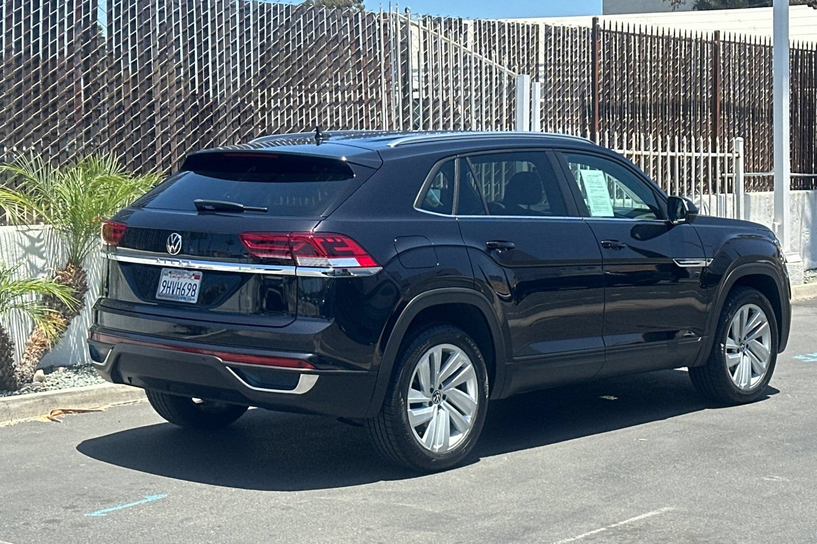 Used 2023 Volkswagen Atlas Cross Sport SE FWD image 4