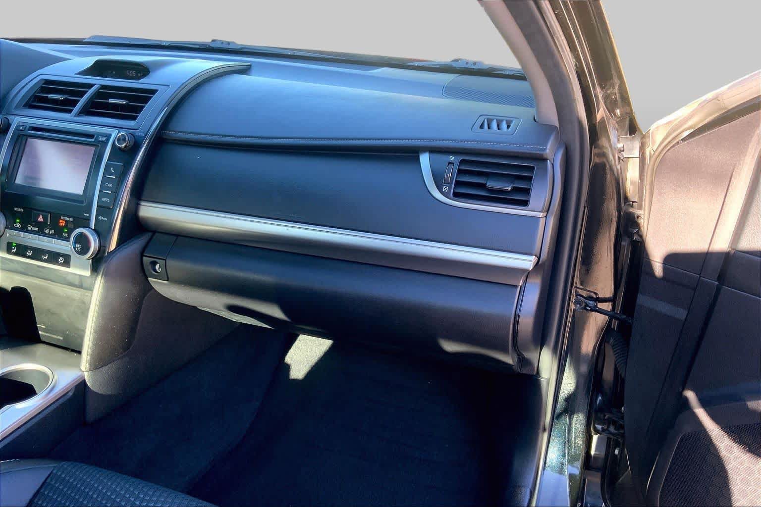 Used 2013 Toyota Camry SE FWD image 17