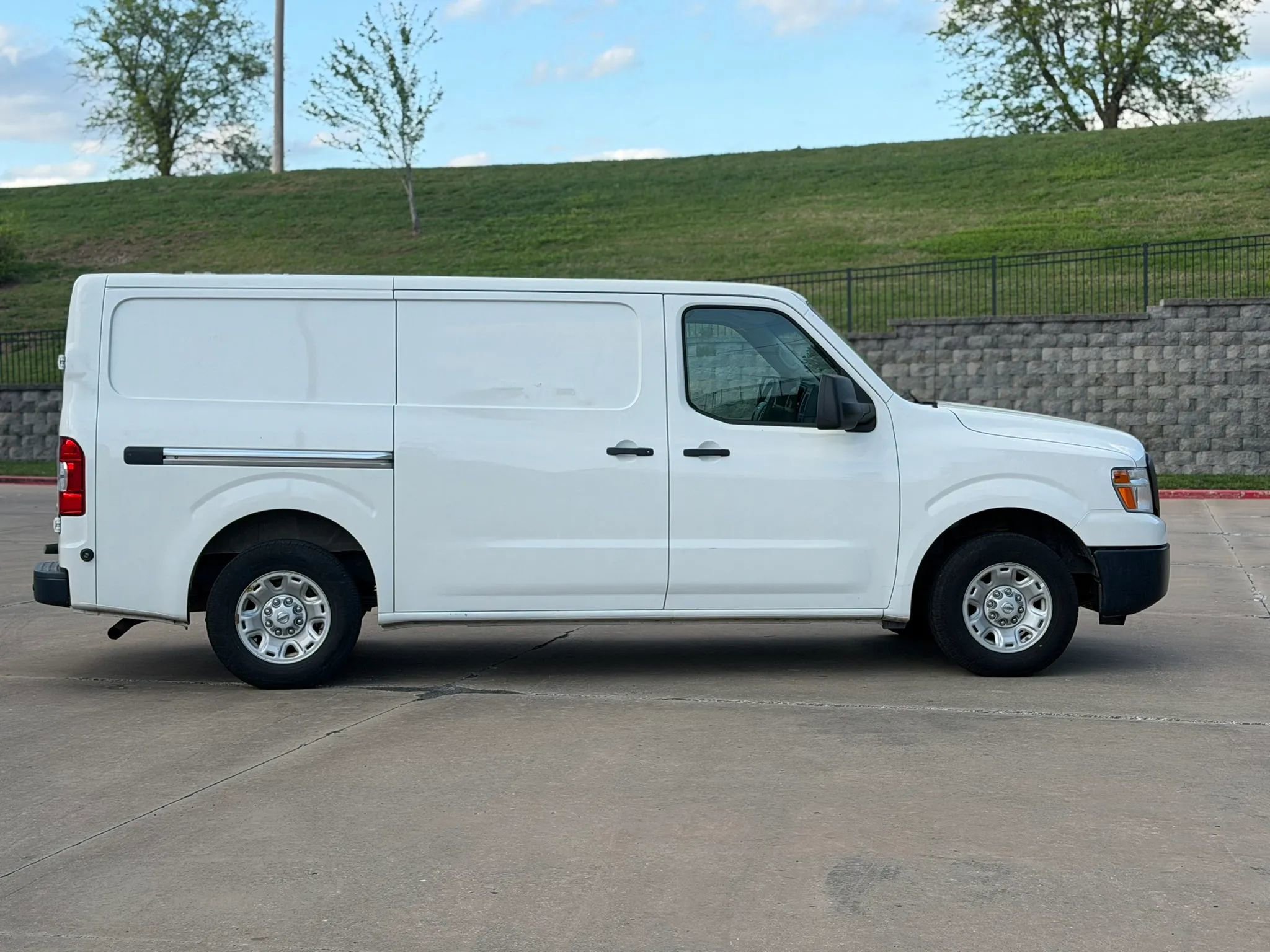 Used 2019 Nissan NV 2500 SV RWD image 8