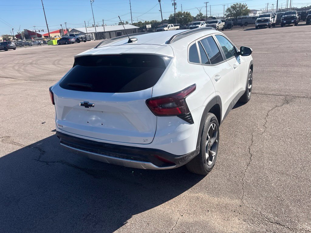 Used 2026 Chevrolet Trax LT FWD image 16