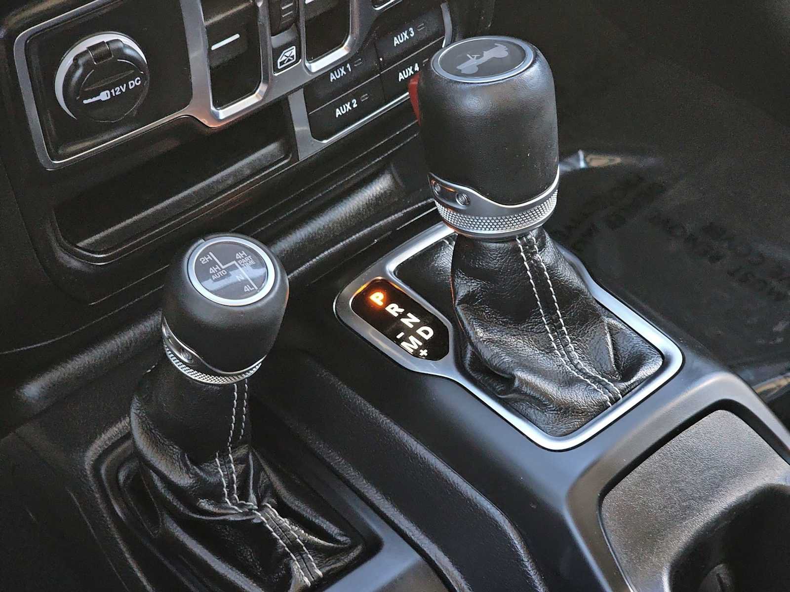 Used 2022 Jeep Wrangler Unlimited Sahara AWD/4WD image 16