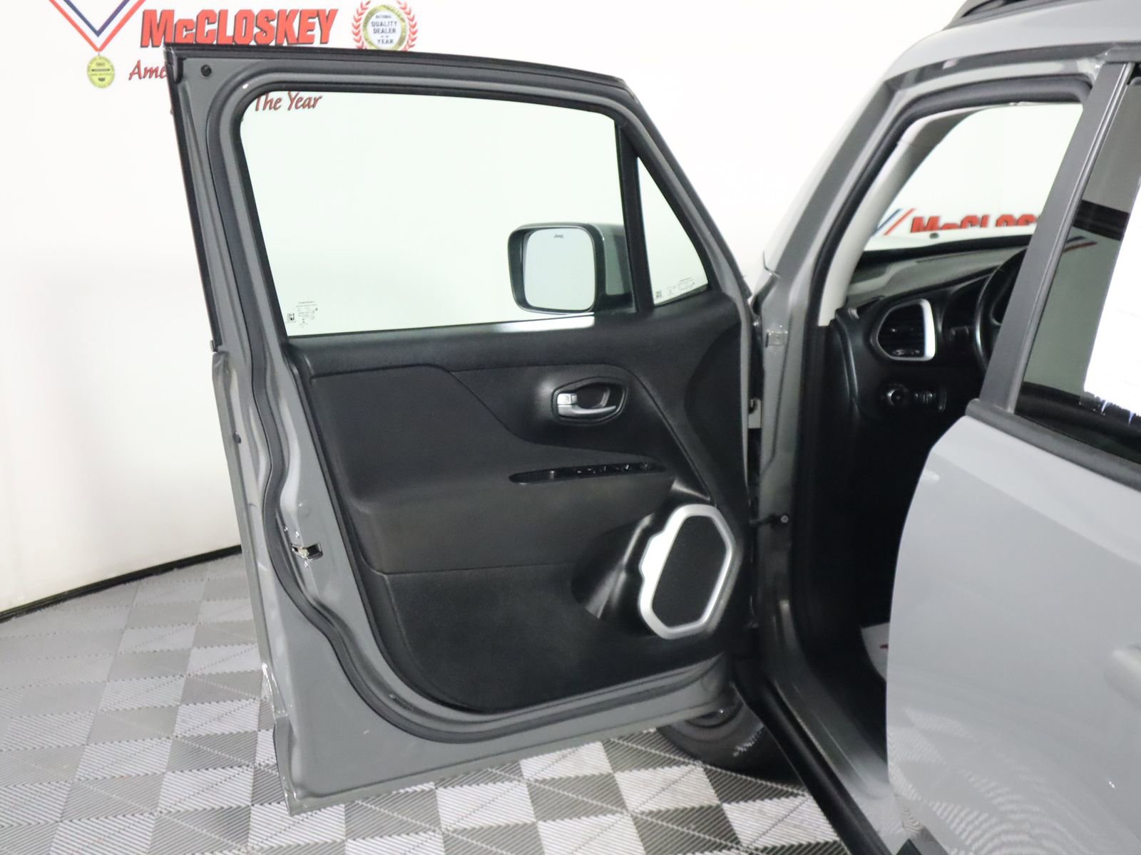 Used 2020 Jeep Renegade Latitude w/ Cold Weather Group image 22
