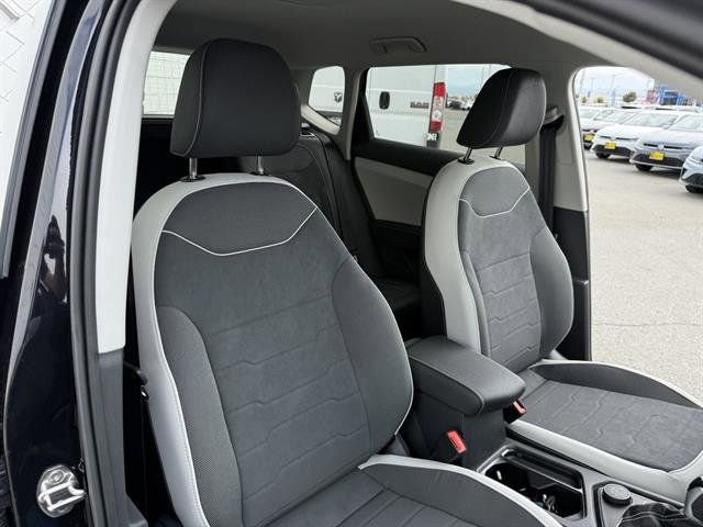 New 2025 Volkswagen Taos SE image 21