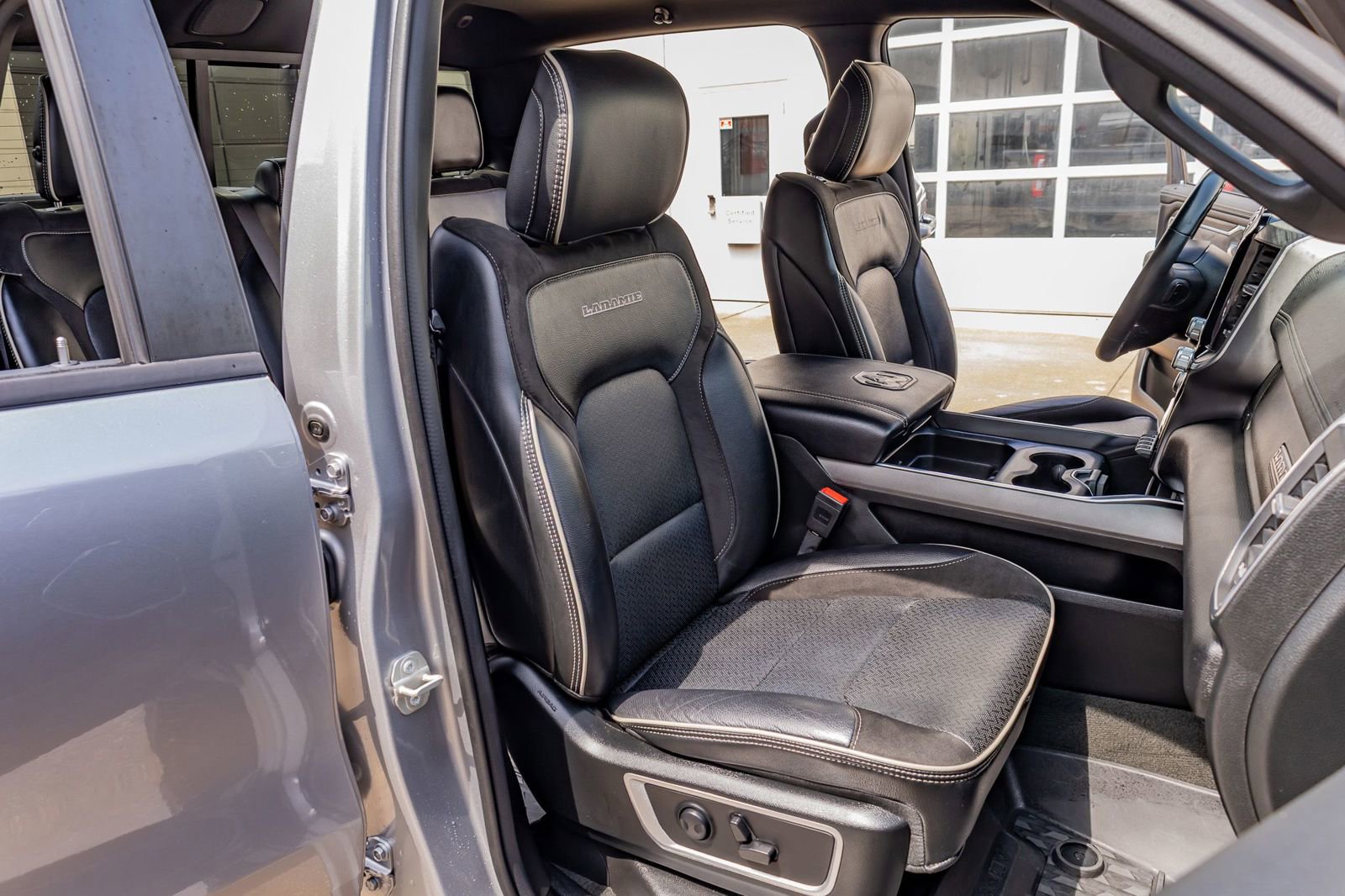 Used 2023 RAM 1500 Laramie AWD/4WD image 29