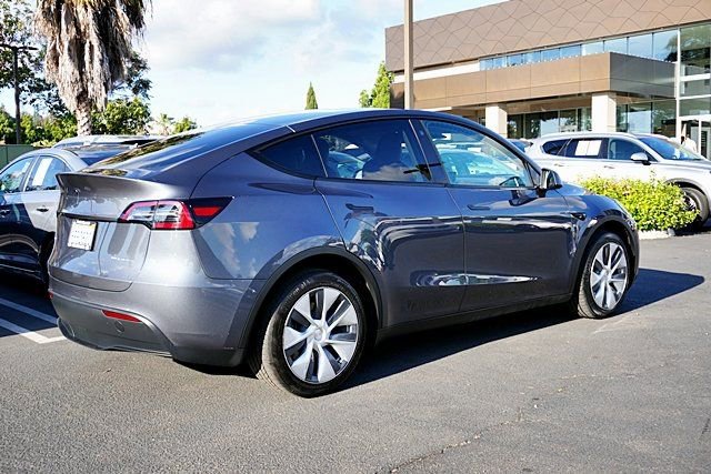 Used 2023 Tesla Model Y Long Range image 8