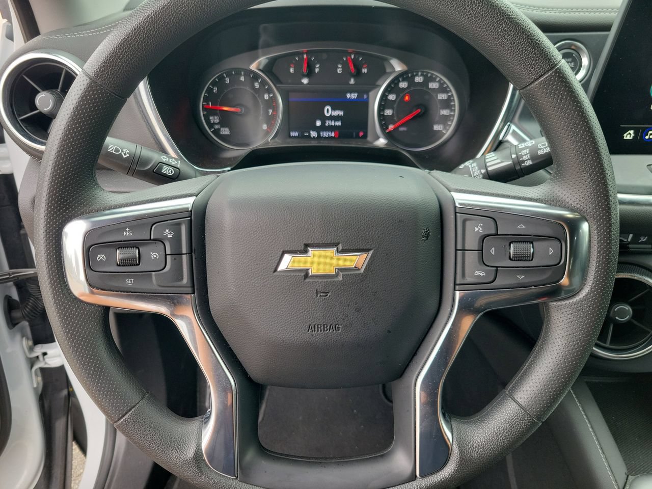 Used 2025 Chevrolet Blazer LT FWD image 17