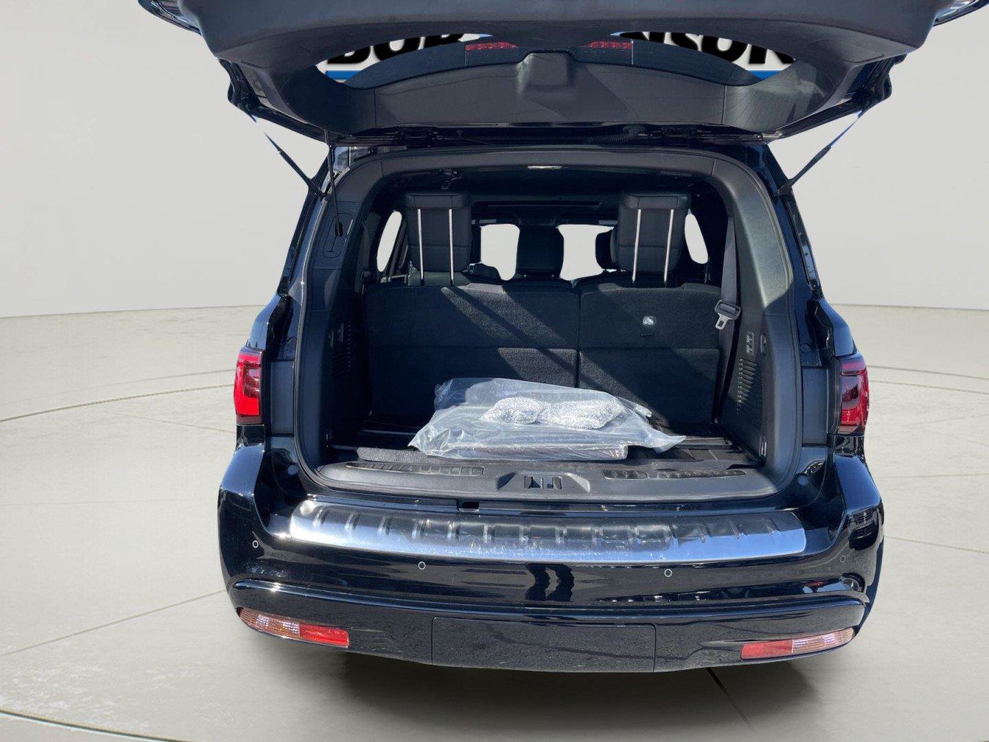 Used 2023 INFINITI QX80 Sensory w/ All-Season Package AWD/4WD image 9