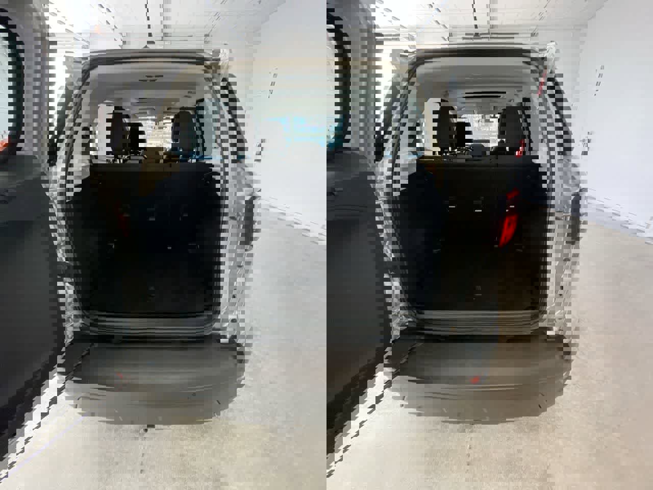 Used 2021 Ford EcoSport SE w/ SE Appearance Package AWD/4WD image 24