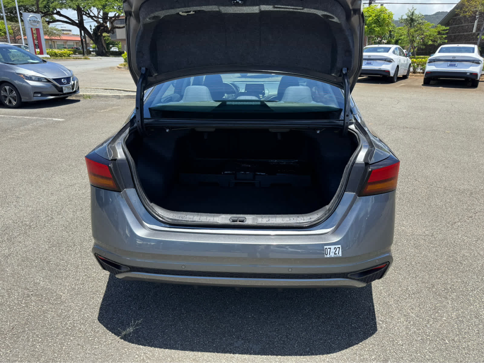 Used 2024 Nissan Altima 2.5 SV FWD image 11