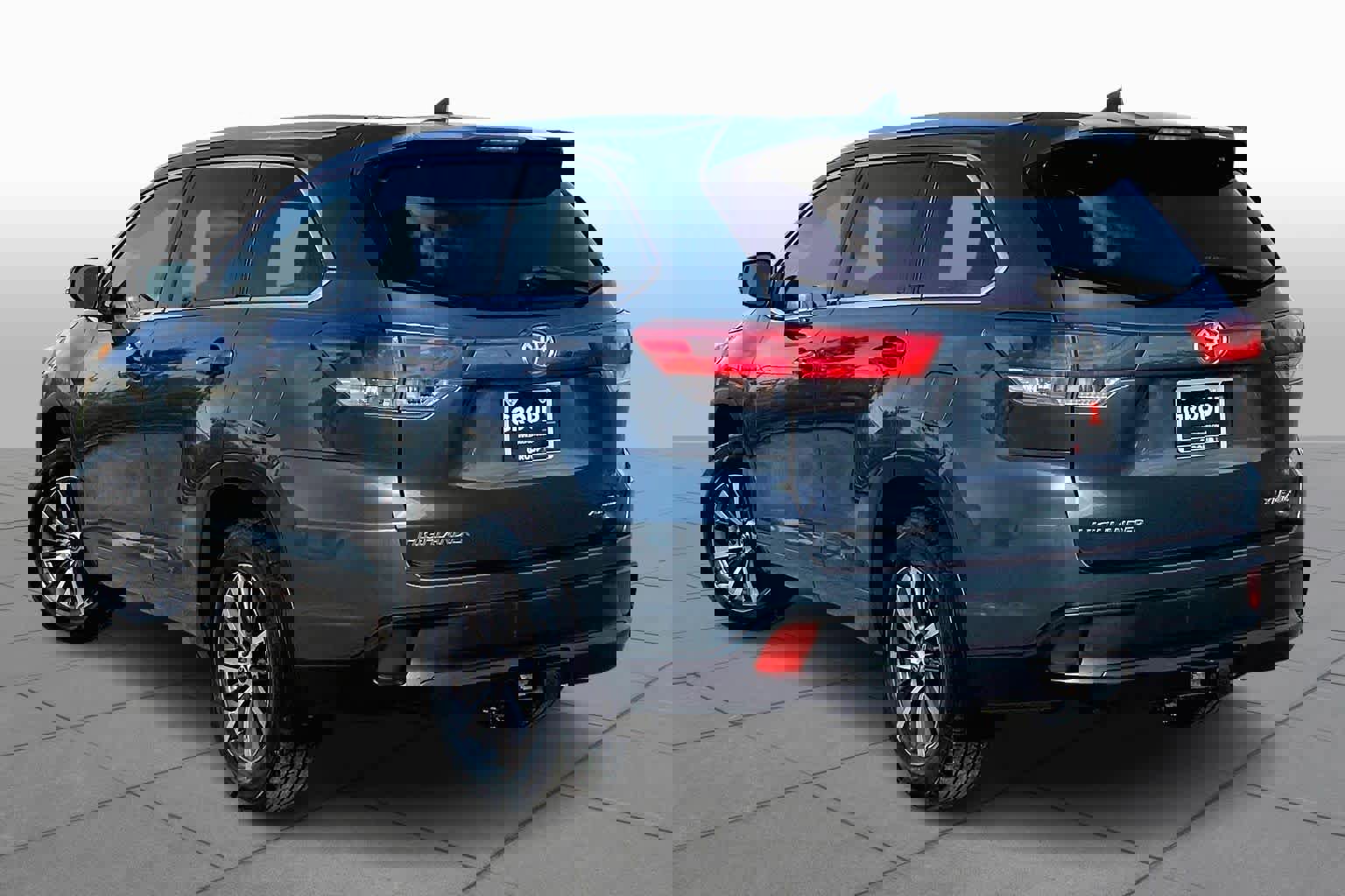 Used 2017 Toyota Highlander XLE image 12