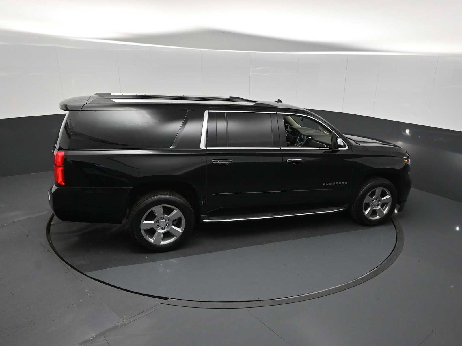 Used 2019 Chevrolet Suburban Premier AWD/4WD image 17