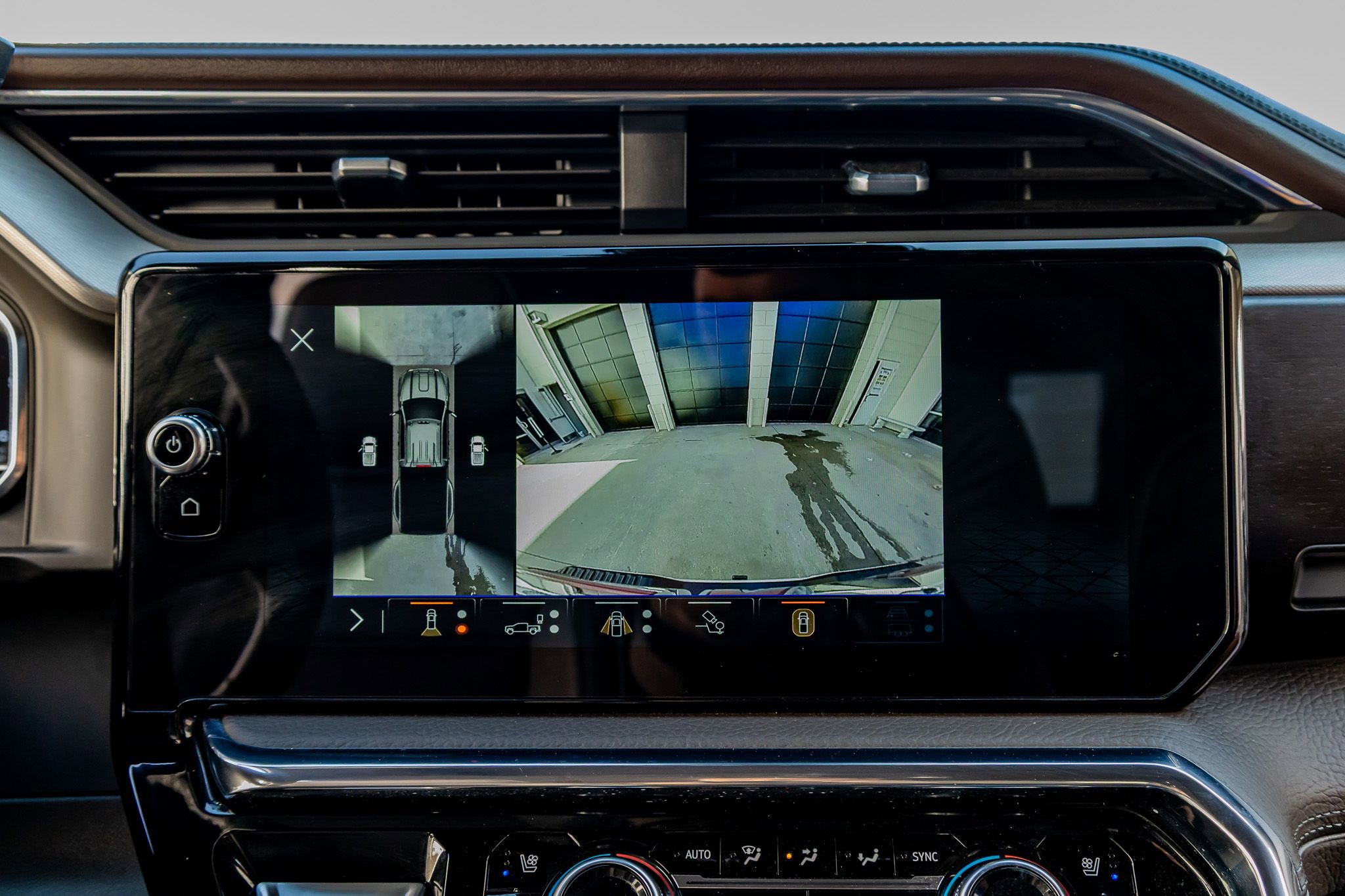 Used 2025 GMC Sierra 3500 Denali w/ Denali Reserve Package image 25