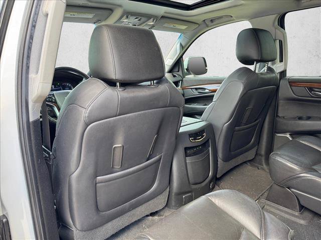Used 2020 Cadillac Escalade Premium Luxury RWD image 18