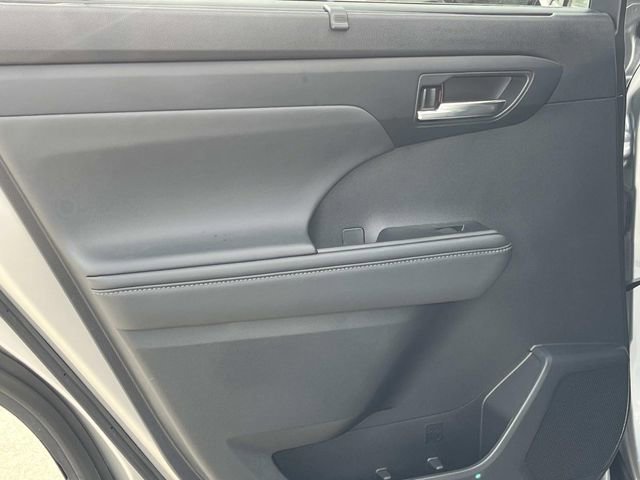 Used 2022 Toyota Highlander XLE image 22