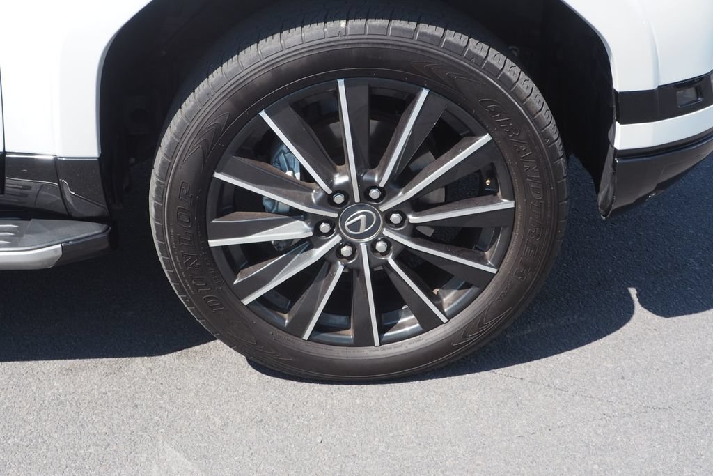 Used 2024 Lexus GX 550 w/ Cold Area Package AWD/4WD image 10