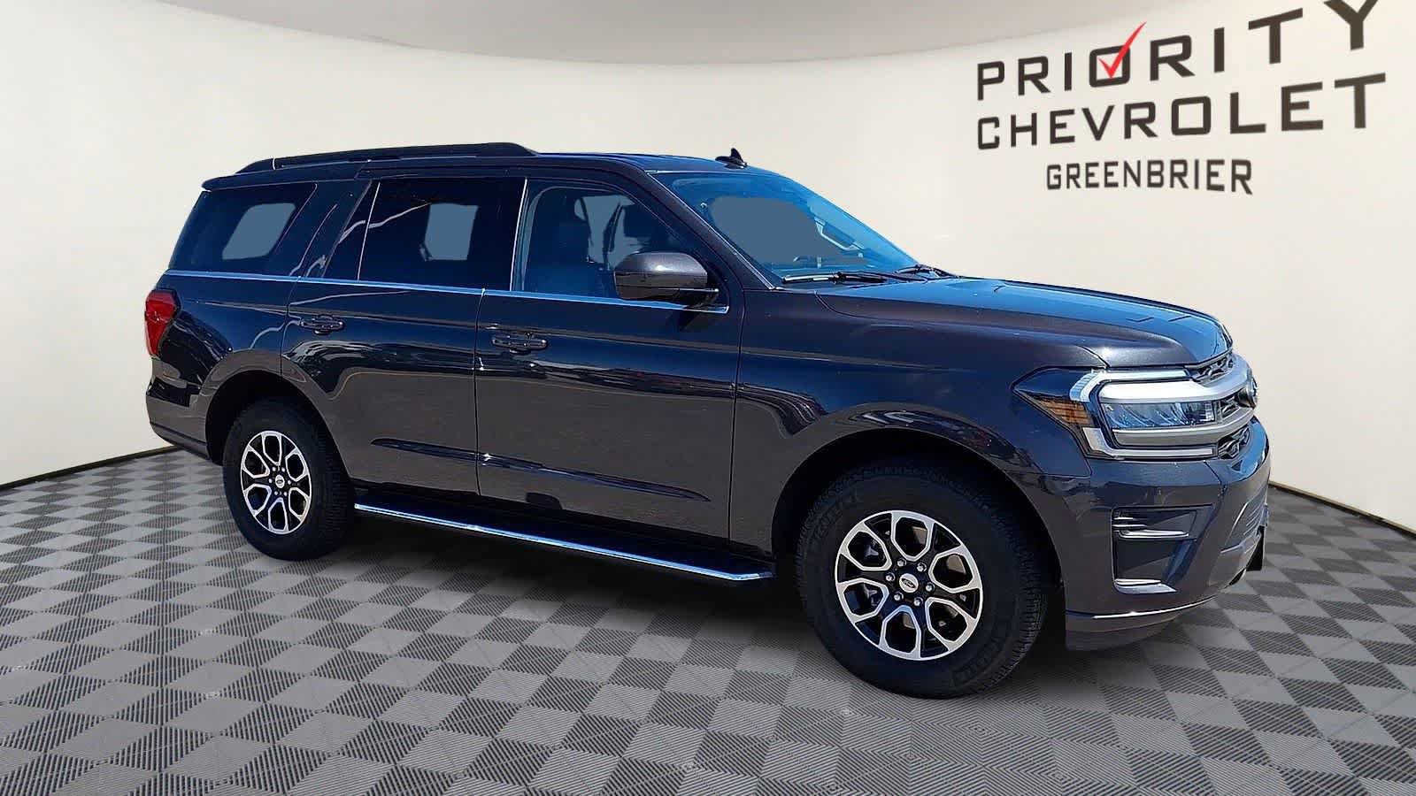 Used 2023 Ford Expedition XLT image 2