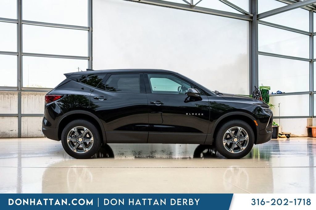 Used 2025 Chevrolet Blazer LT FWD image 33