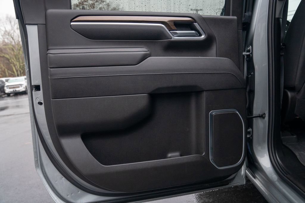 Used 2025 Chevrolet Silverado 2500 LT w/ Convenience Package image 17