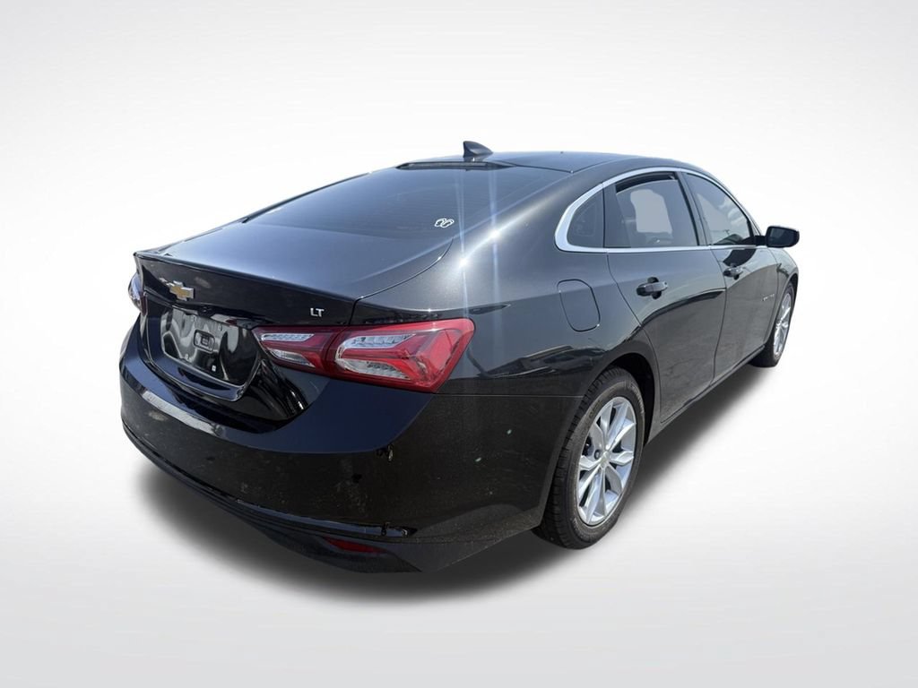 Used 2019 Chevrolet Malibu LT w/ Leather Package FWD image 4