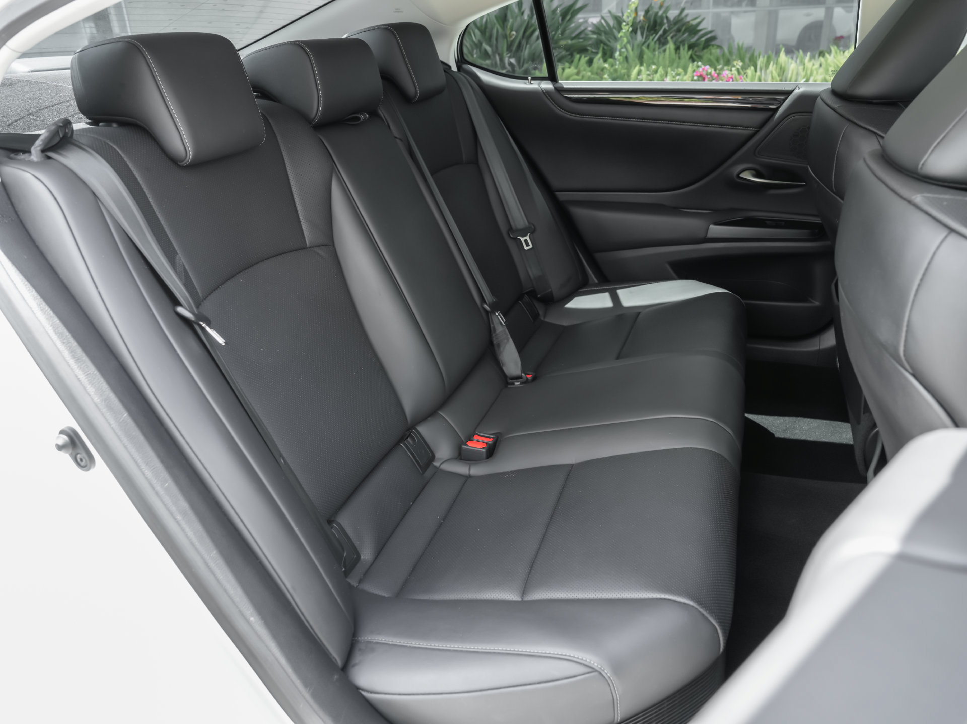 Used 2020 Lexus ES 300h w/ Premium Package FWD image 39