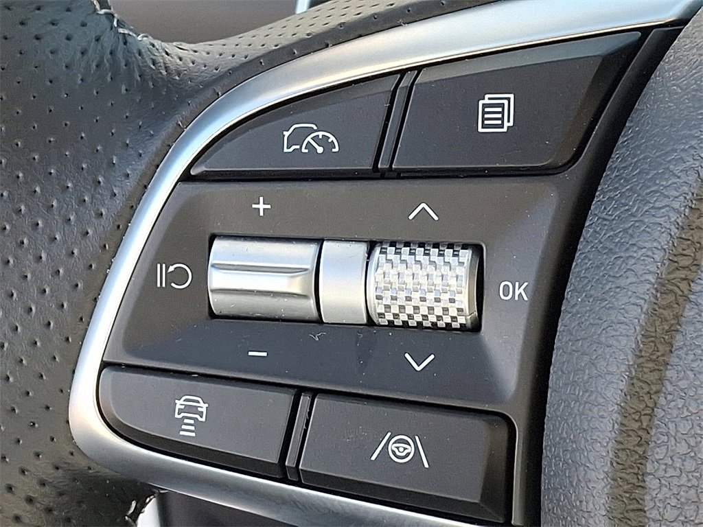 Used 2024 Genesis G70 2.5T image 22