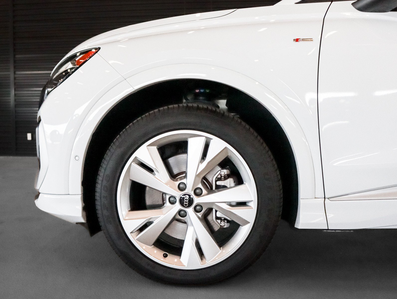 Used 2023 Audi Q4 e-tron Premium Plus AWD/4WD image 4