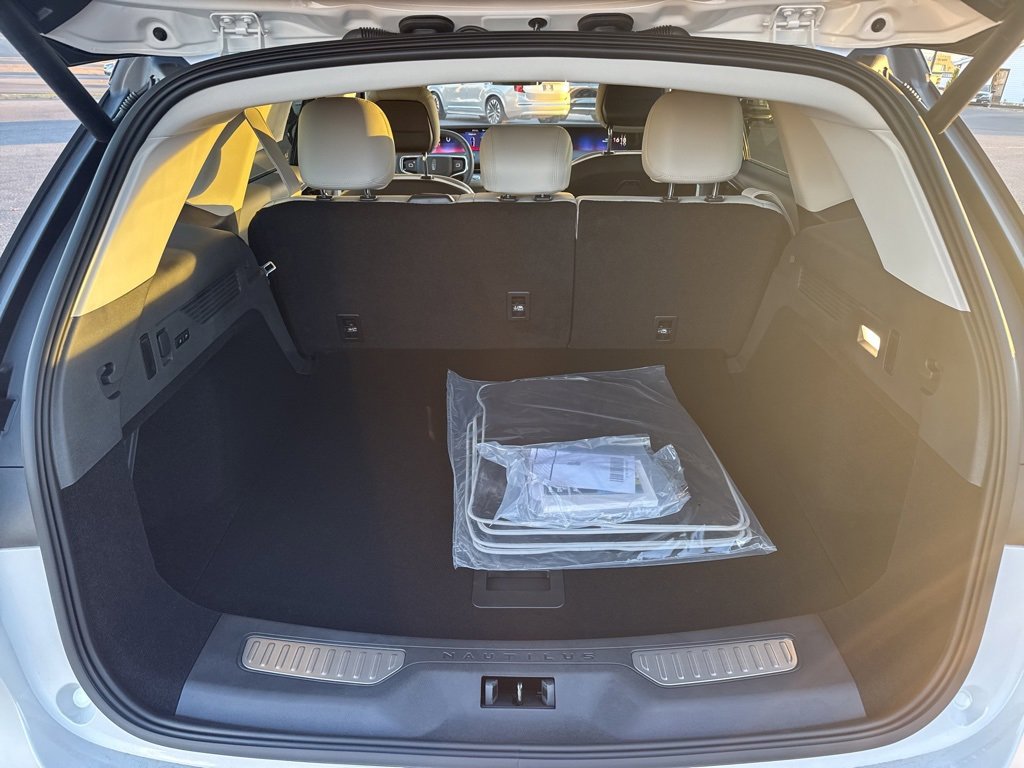 New 2026 Lincoln Nautilus Reserve w/ Jet Appearance Package image 17