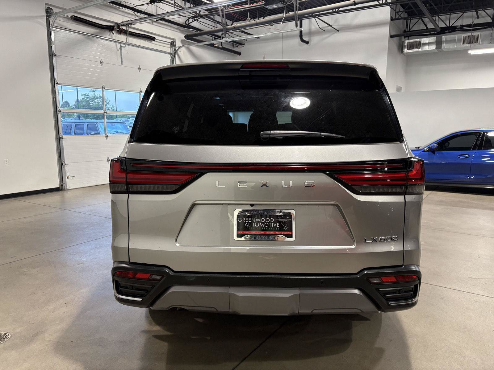 Used 2024 Lexus LX 600 4WD w/ Luxury Package image 4