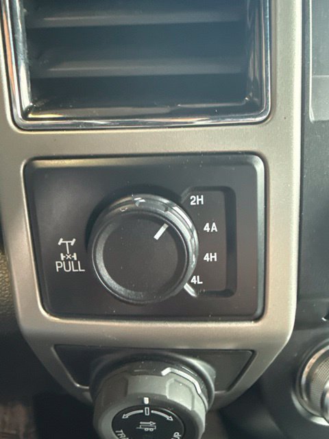 Used 2018 Ford F150 Lariat w/ Equipment Group 502A Luxury AWD/4WD image 12
