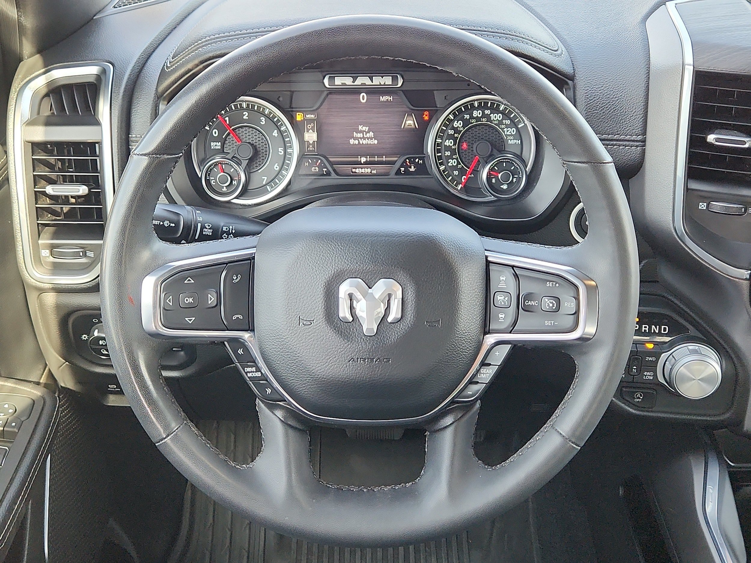 Used 2025 RAM 1500 Laramie AWD/4WD image 18
