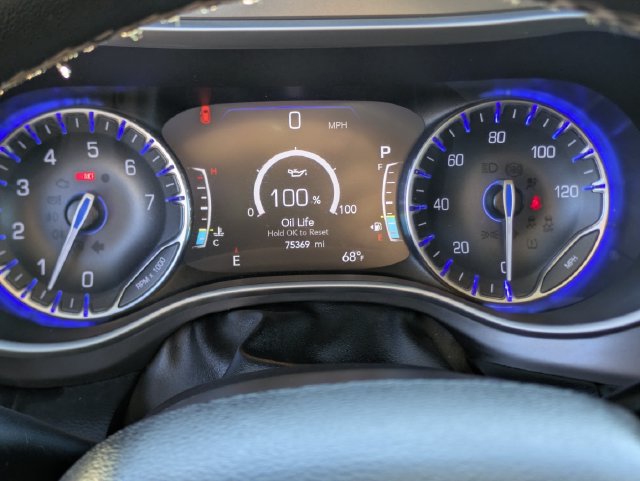 Used 2022 Chrysler Pacifica Touring-L FWD image 21
