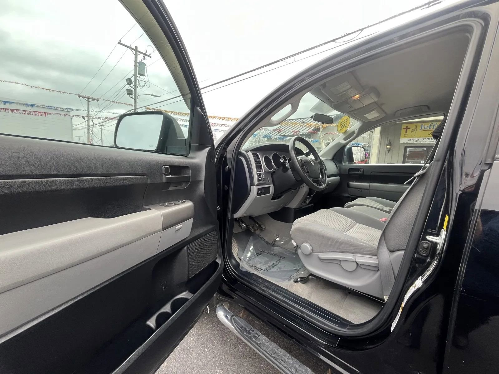 Used 2011 Toyota Tundra 2WD Double Cab image 10