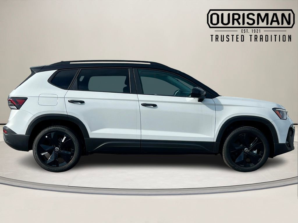 New 2026 Volkswagen Taos SE image 2