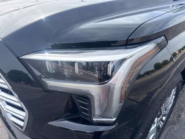 Used 2023 Toyota Sequoia Capstone AWD/4WD image 9