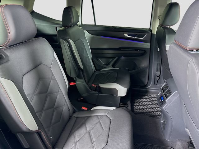 New 2026 Volkswagen Atlas Peak Edition image 30