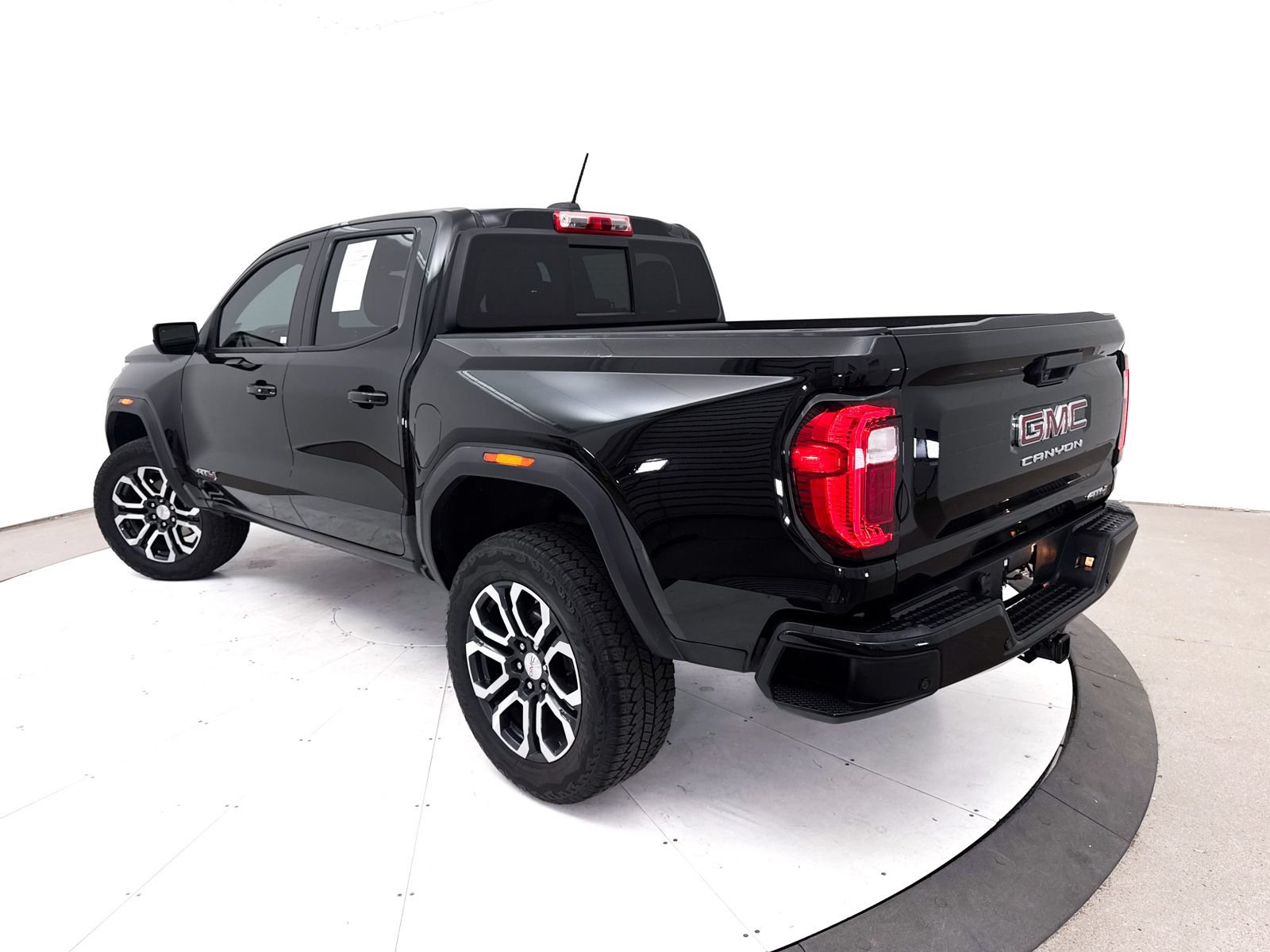 Used 2023 GMC Canyon AT4 w/ AT4 Premium Package AWD/4WD image 2