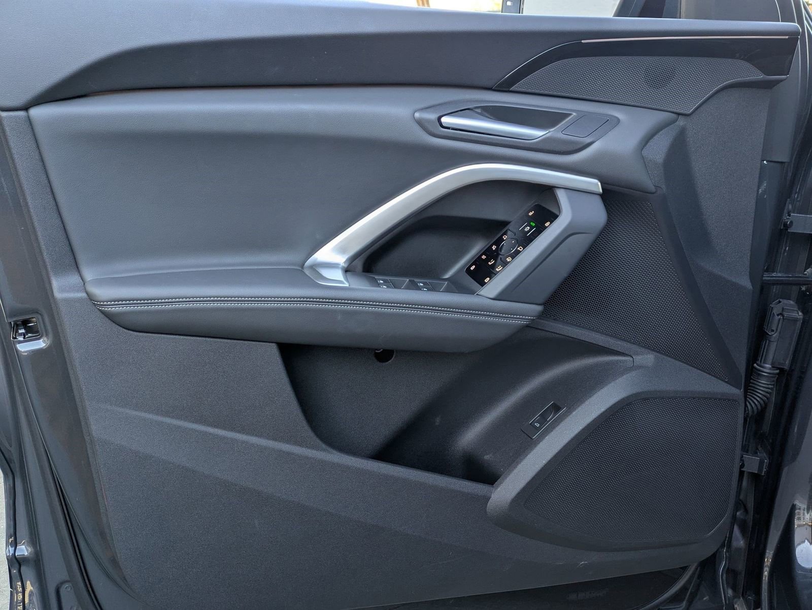 Used 2025 Audi Q5 Premium w/ Convenience Package image 16