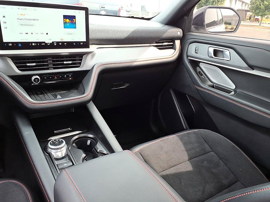 Used 2025 Ford Explorer ST AWD/4WD image 24